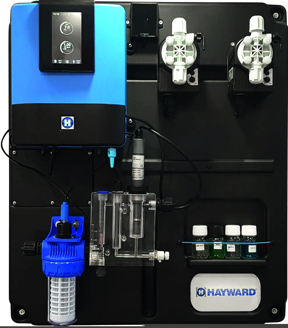 Stacja do zarządzania sprzętem i dezynfekcją Hayward pH-CL na panelu w komplecie